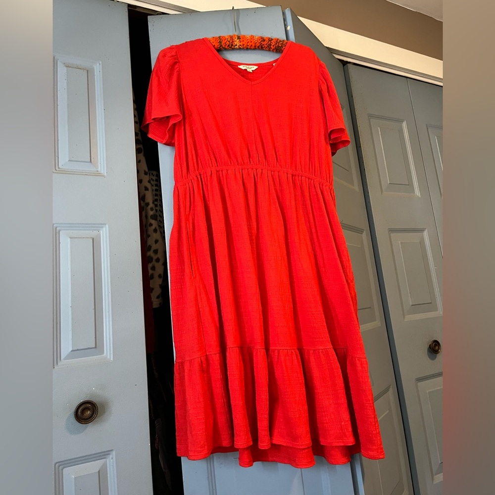 Max Studio Red V‑Neck Tiered Short Sleeve Dress